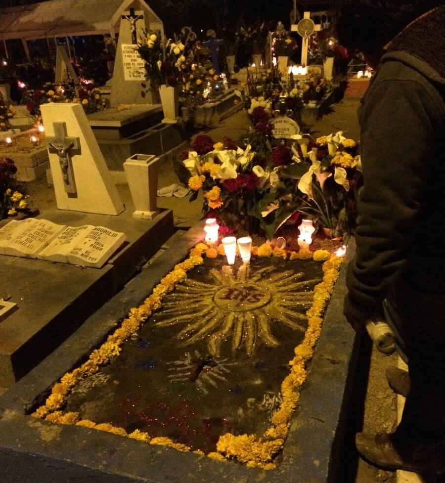 san sculptures at day of the dead festival