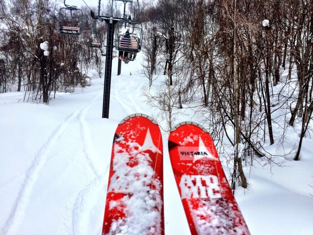 skiing in japan 