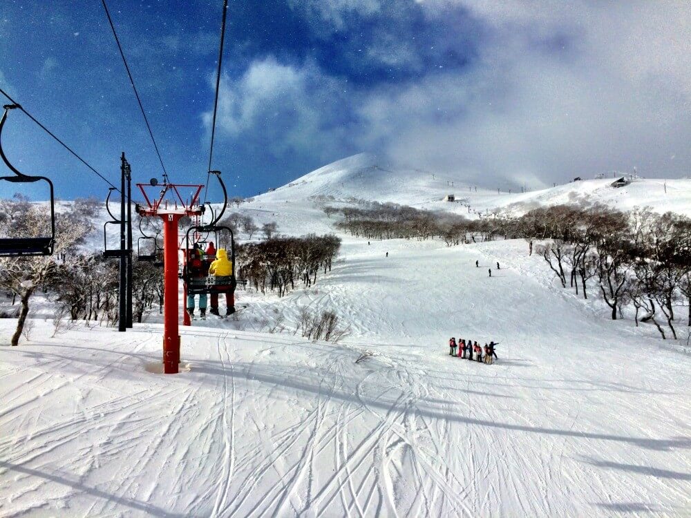 skiing in japan 