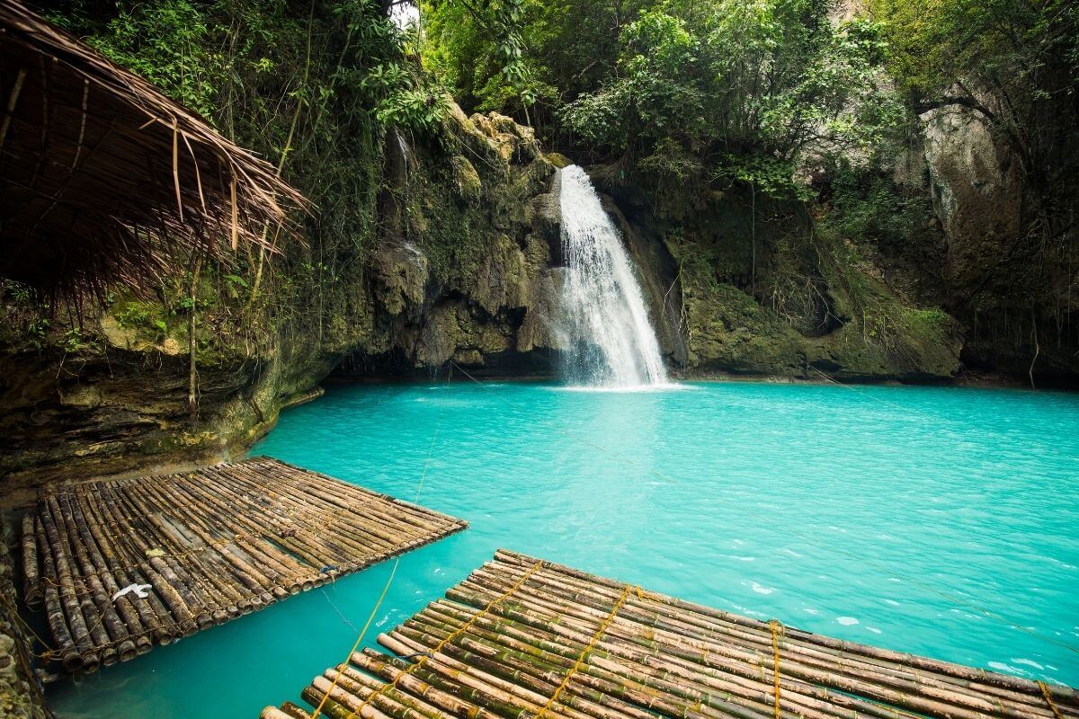 How to visit Kawasan Falls 