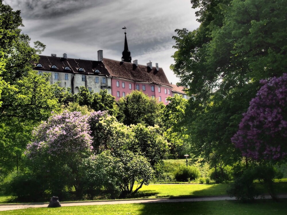 parks-and-pink-houses-tallinn