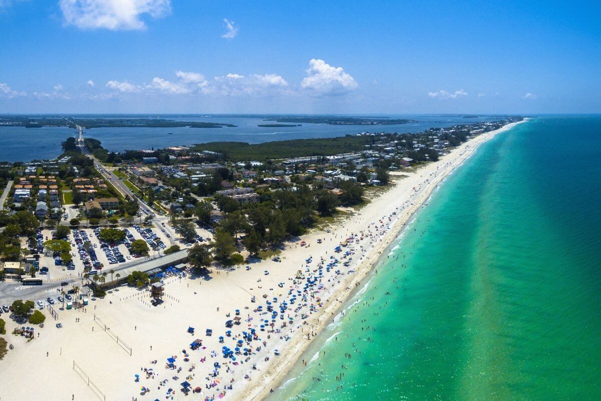 beach on anna maria island 