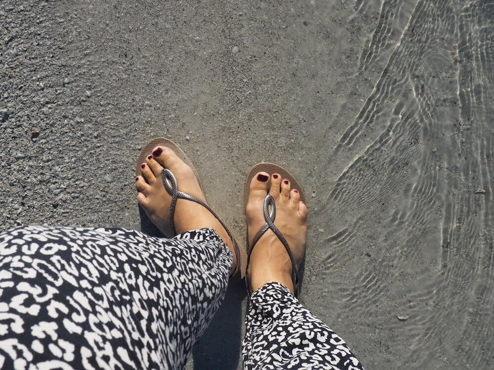 flip flops are good for skiing trip