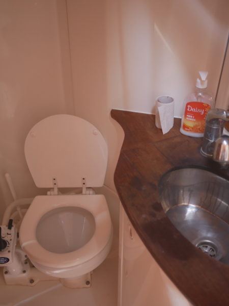 Voyager toilet Medsailors