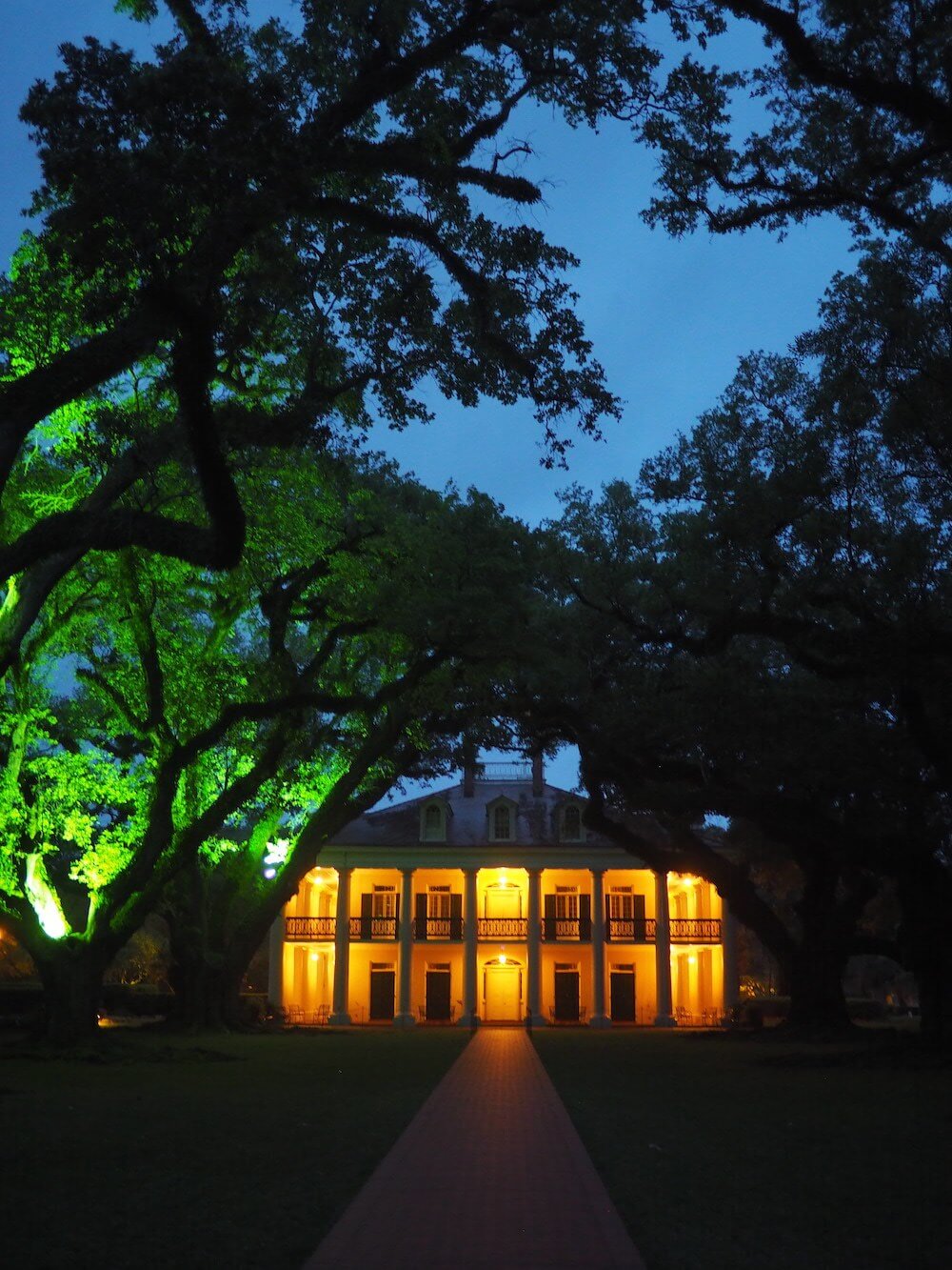Oak Alley Plantation at night