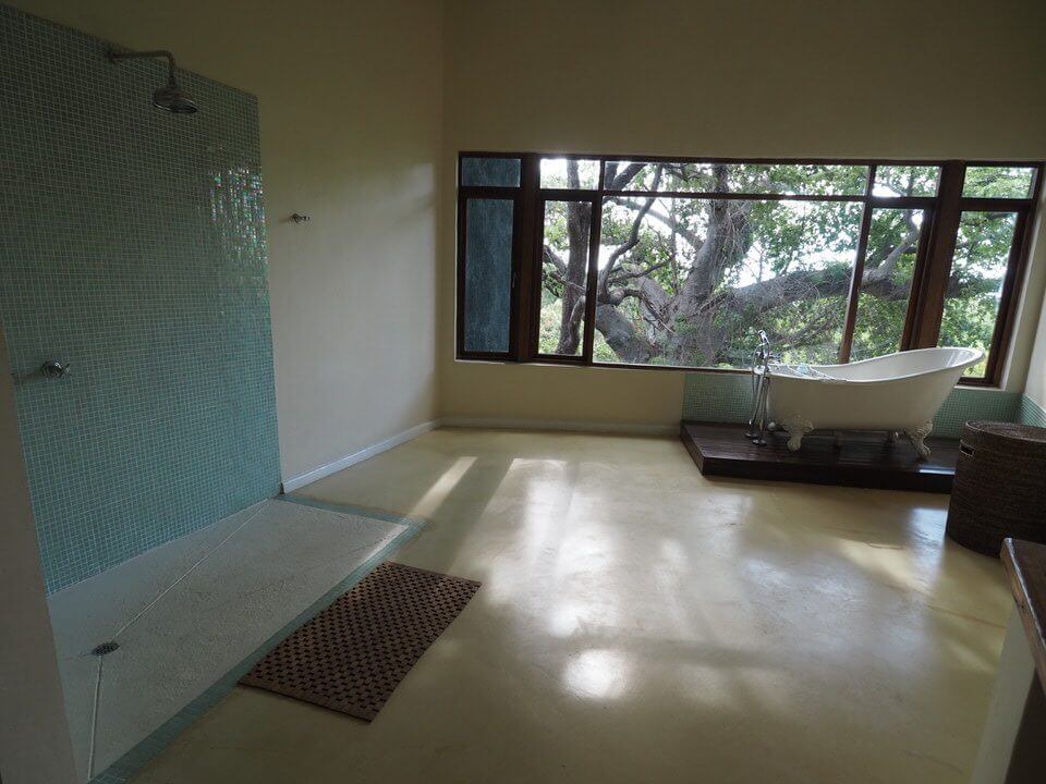 Pulumani Lodge Bathroom Lake Malawi