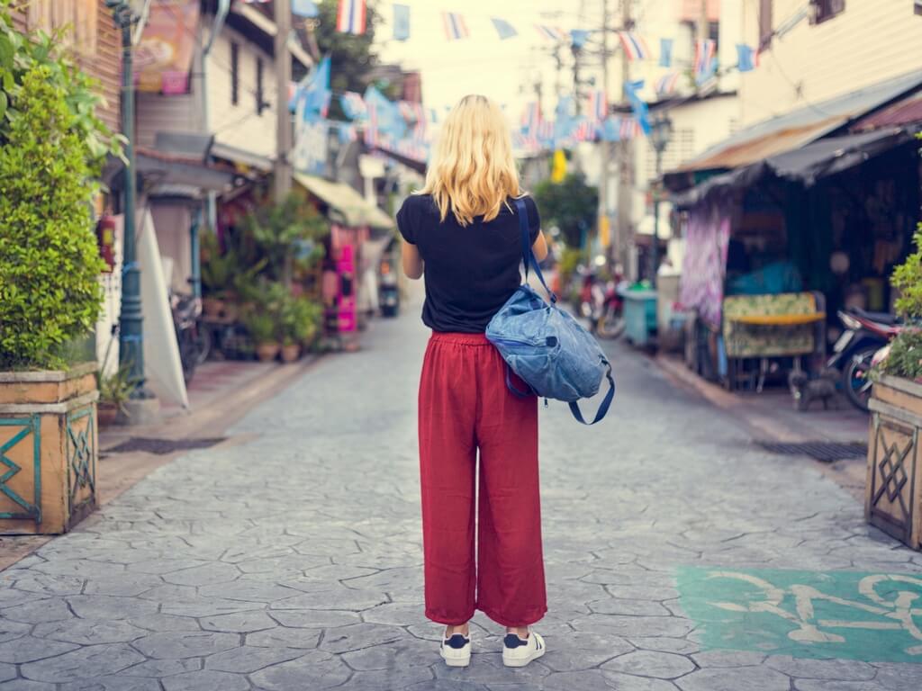 salary for a travel blogger