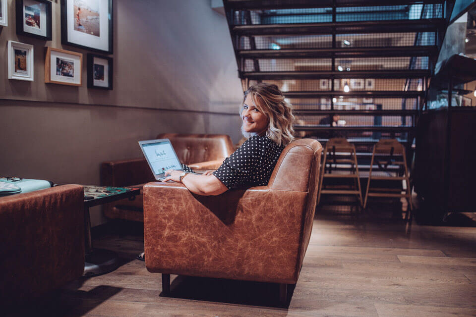 beginners guide to travel blogging