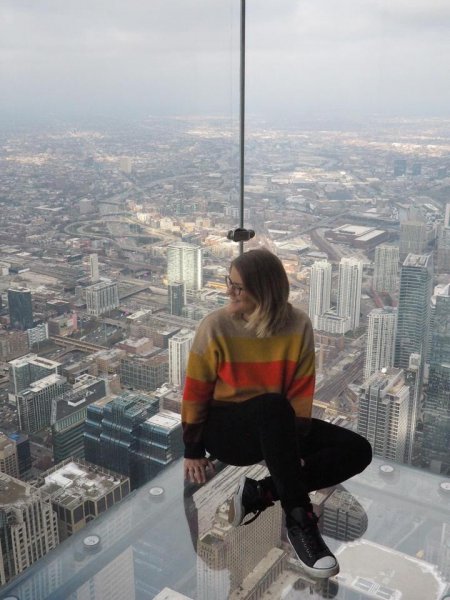 VickyFlipFlop up the Skydeck