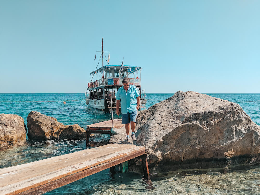 walking to samiopula beach