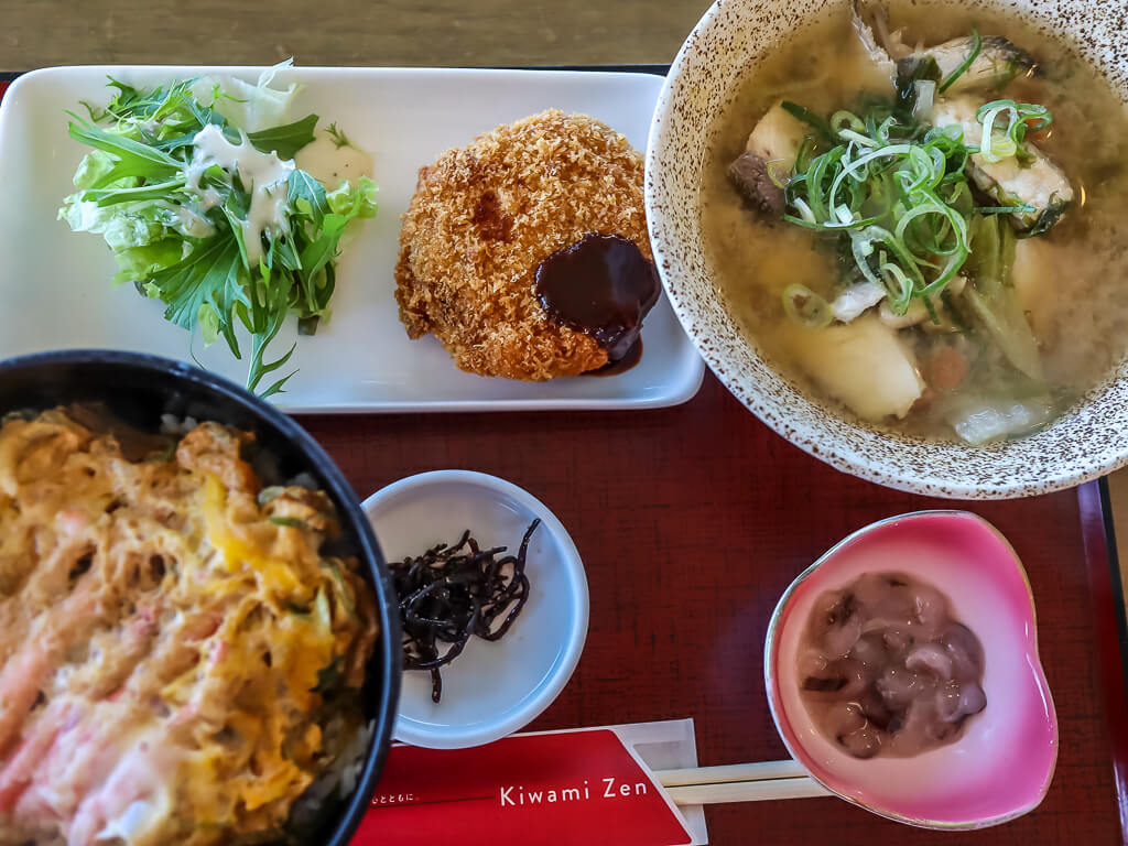 Crab dinner at Tojinbo