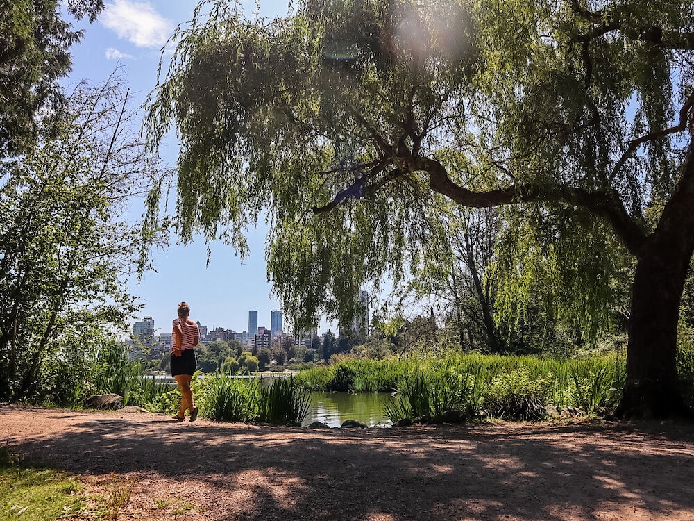 how to walk alone safely