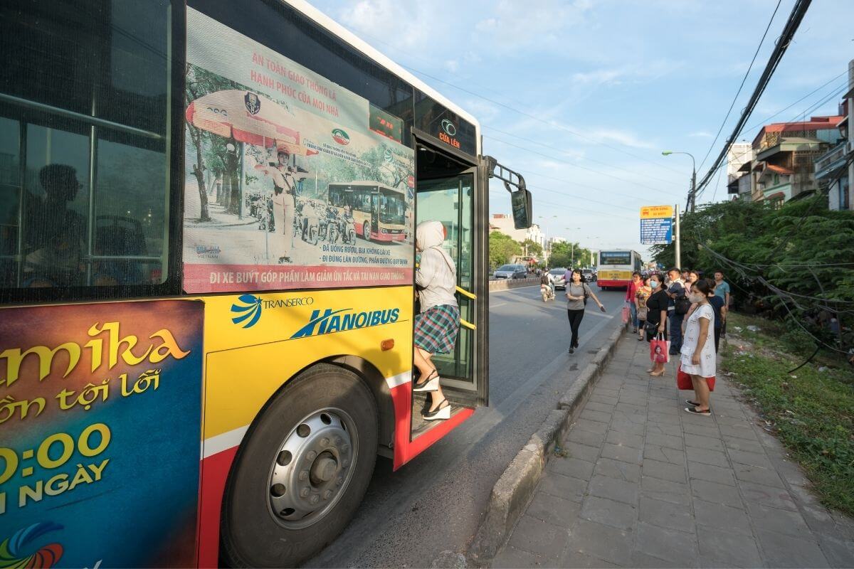 how to travel from Hanoi to Ho Chi Minh City