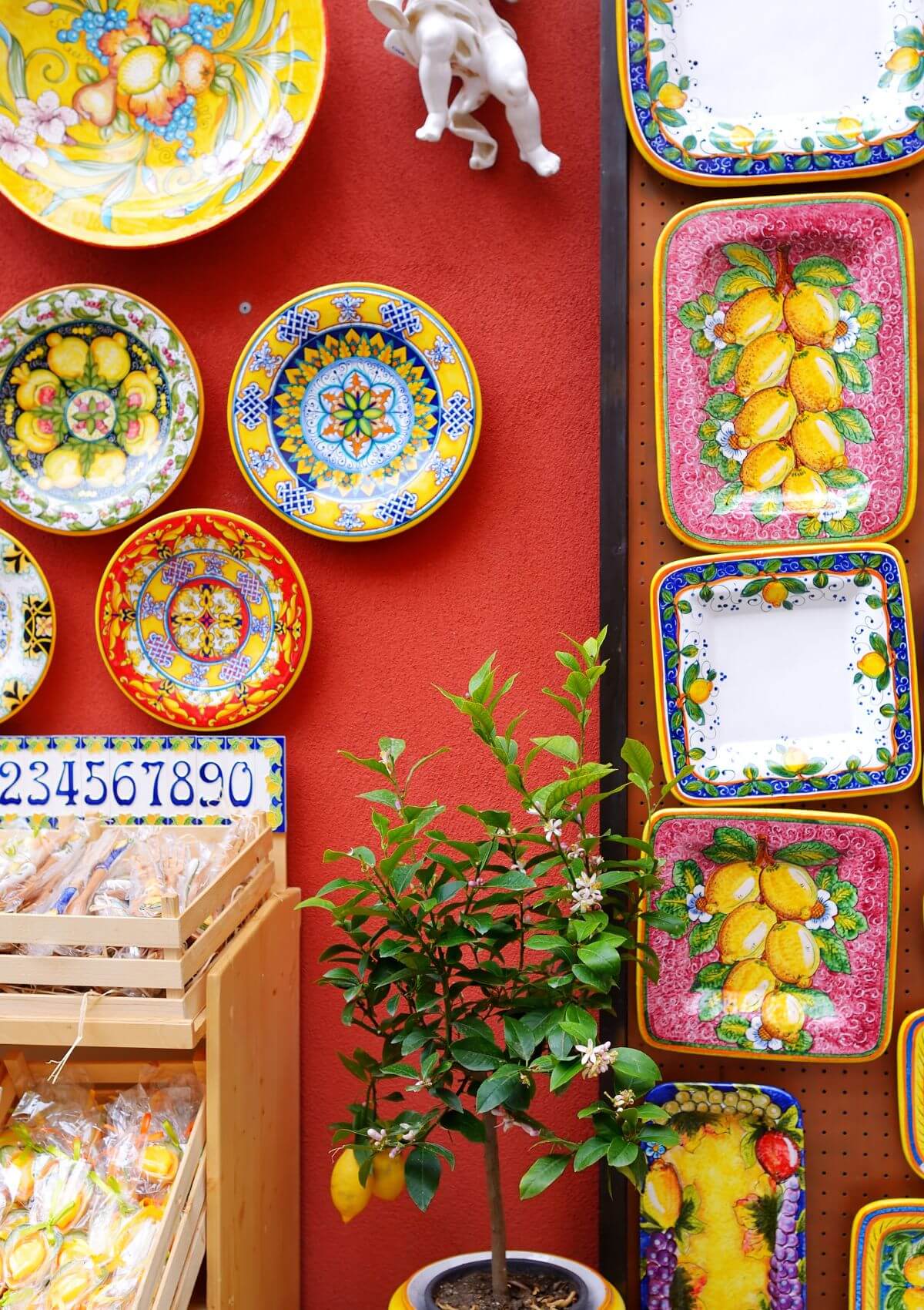 Ceramic souvenirs from Rome