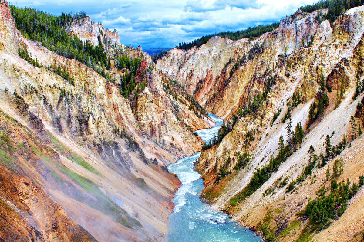 Yellowstone t-shirts make fantastic souvenirs from the USA