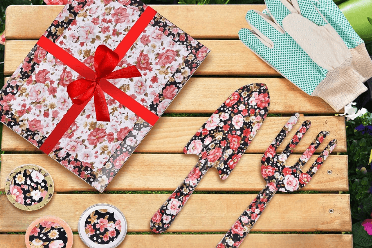 Gardening kit for an outdoorsy girlfirend