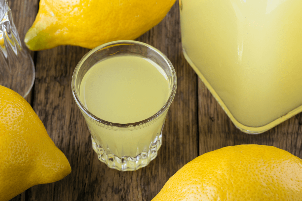 Limoncello is one of the best Italian alcoholic Aperitifs