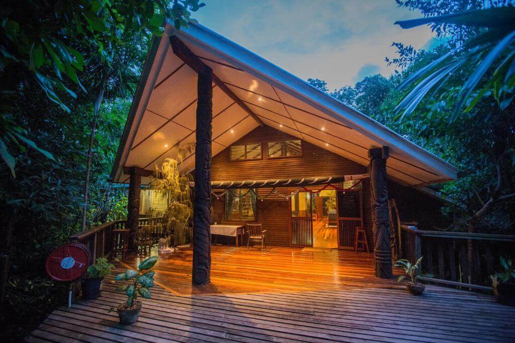 Hotels and resorts in Papua New Guinea