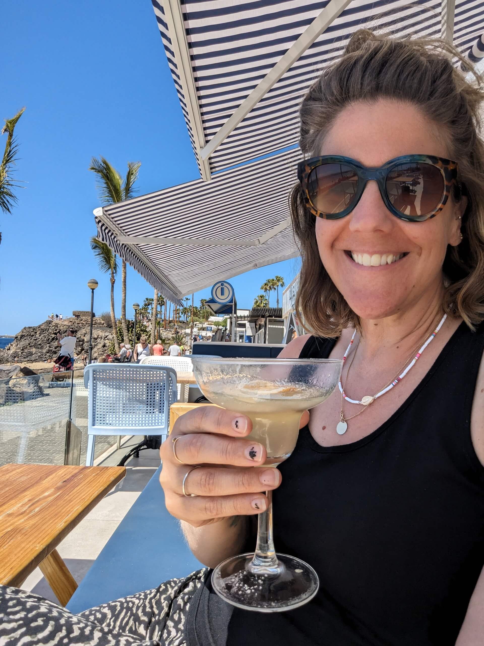 Drinkinga at Restaurante La Bahía