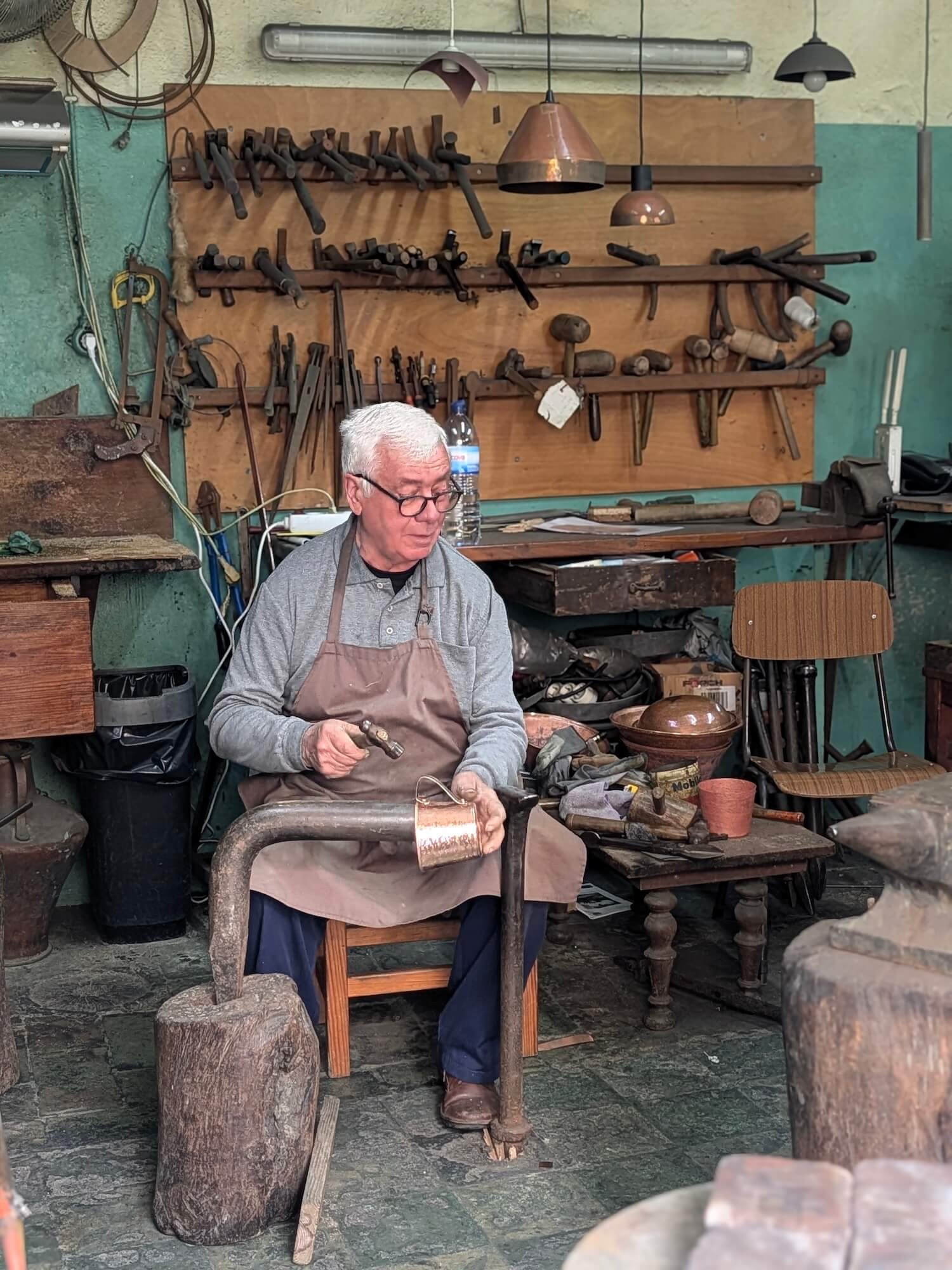 Traditional craftsman working in Loule